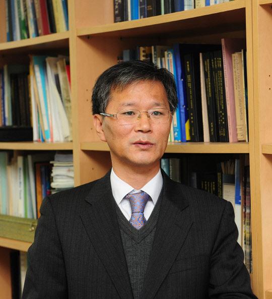 이번 연구를 이끈 건국대 김진회 교수.